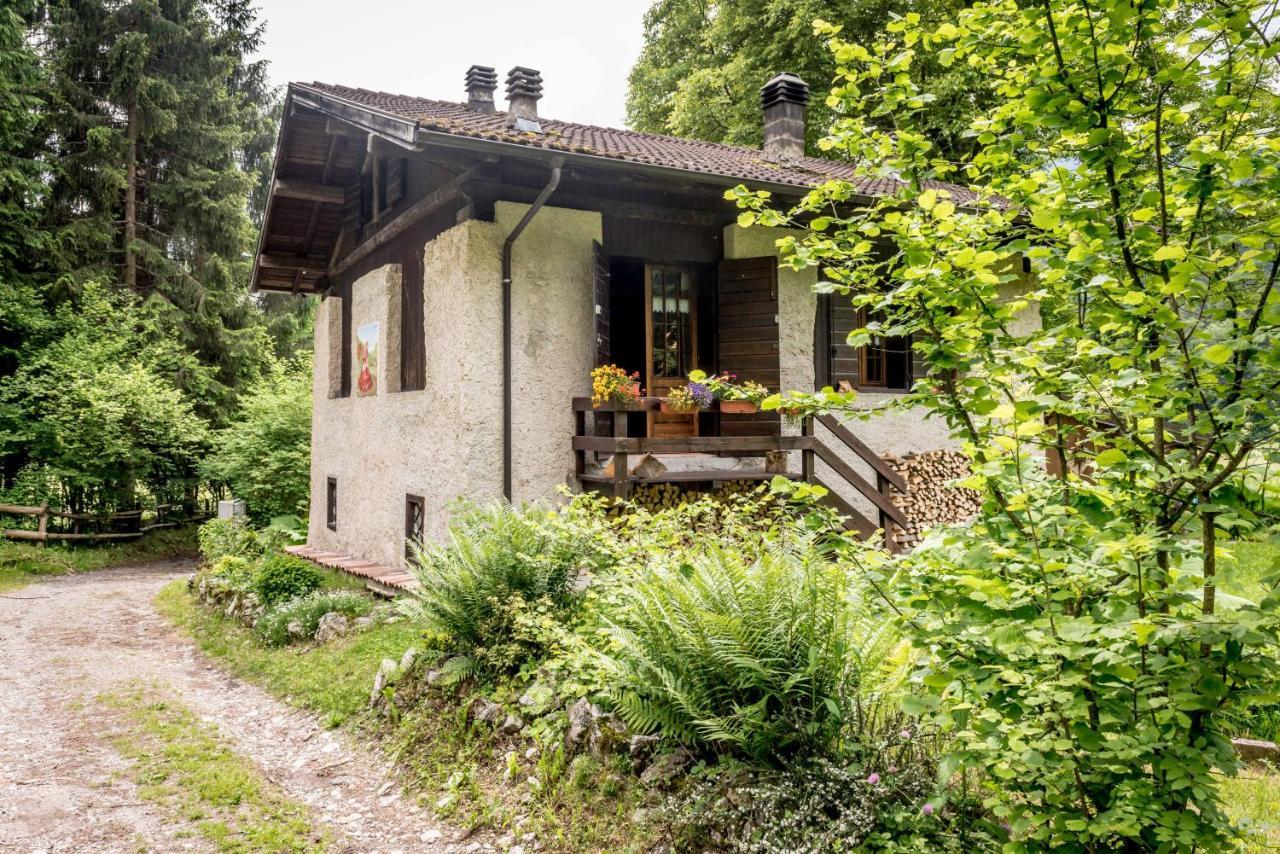 Villa Chalet Silenthia à Lenzumo di Concei Extérieur photo