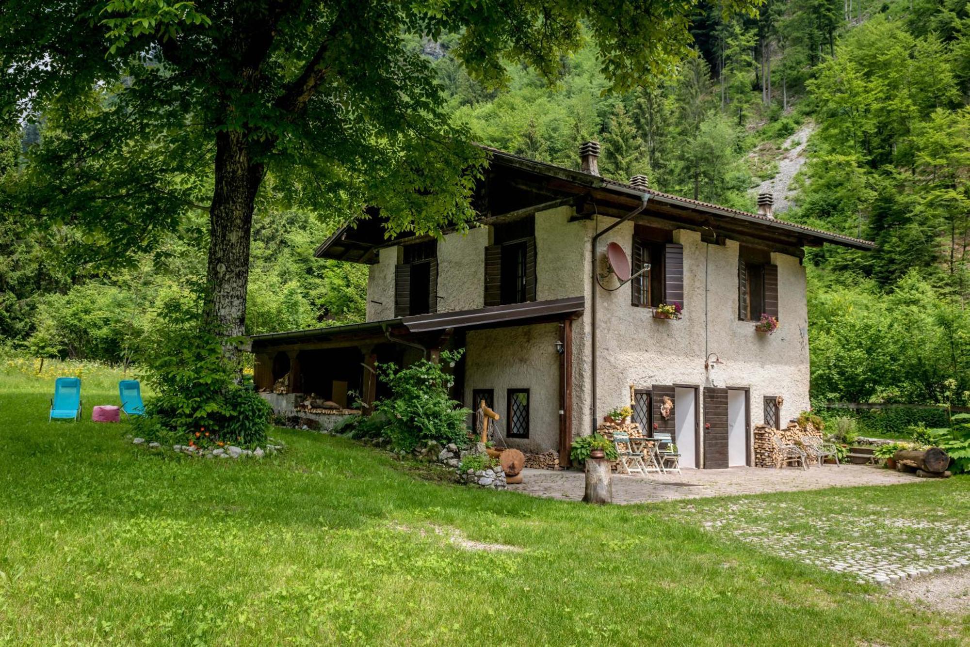 Villa Chalet Silenthia à Lenzumo di Concei Extérieur photo